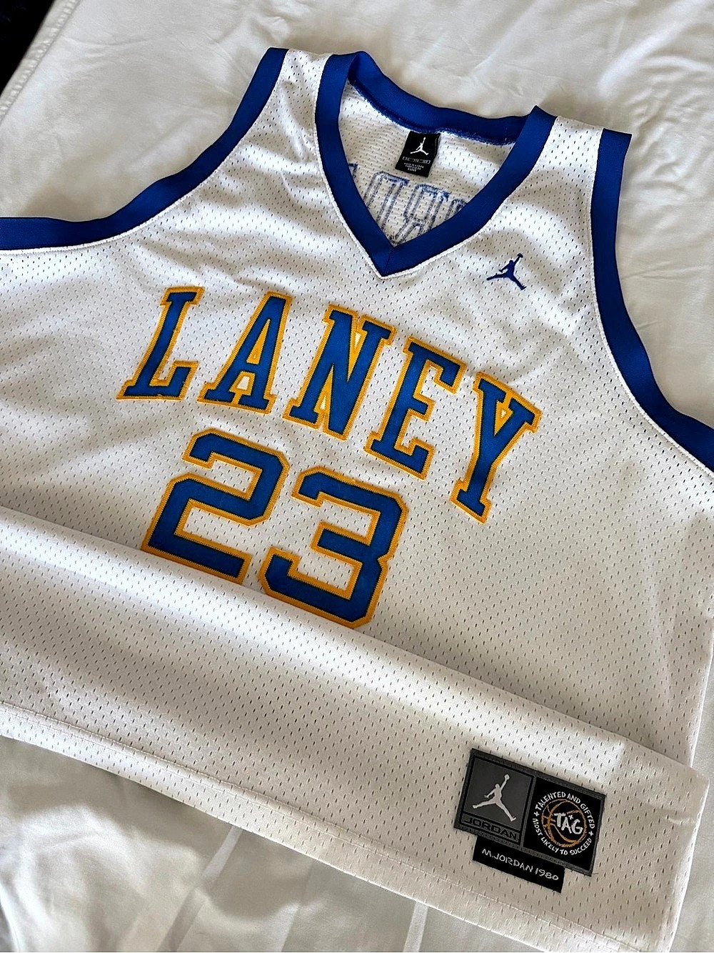 Jordan Laney High School 23 Jordan Swingman jersey White & Blue 3XL - Picture 3 of 8